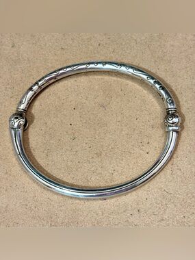 🆕Listing! Brighton Charming Bangle bracelet Silver Holds beads, charms & spacers